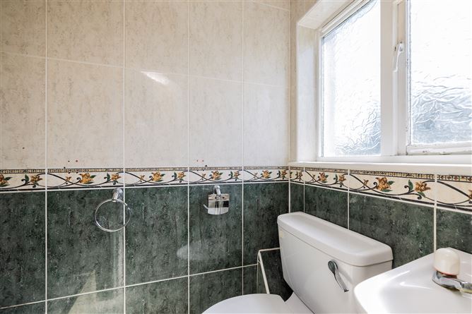 https://photos-a.propertyimages.ie/media/8/9/2/4952298/6217f9b6-5586-4f80-9e83-c09866403b92_l.jpg