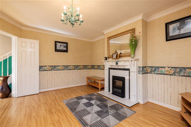 https://photos-a.propertyimages.ie/media/8/9/2/4952298/6217f9b6-5586-4f80-9e83-c09866403b92_l.jpg