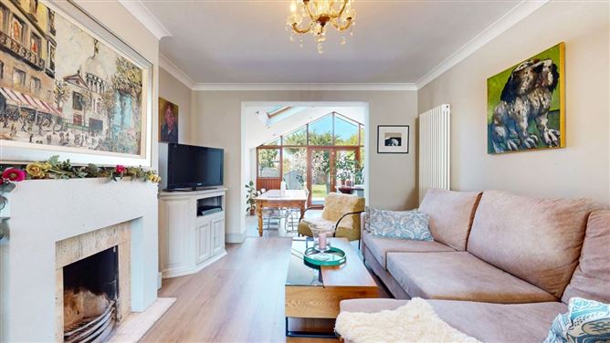 https://photos-a.propertyimages.ie/media/8/9/3/4962398/55dc72a6-e06d-41a2-b4f5-01c4e9fc2b8a_l.jpg