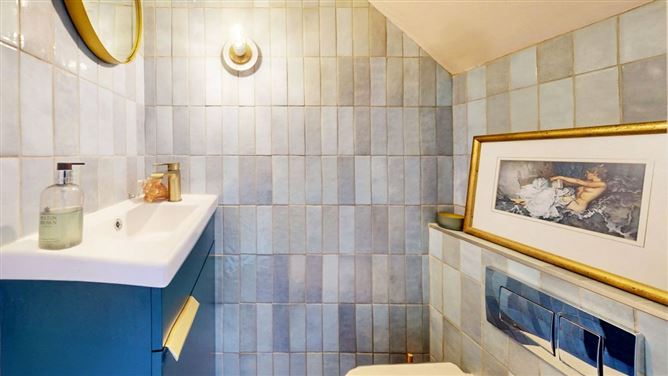 https://photos-a.propertyimages.ie/media/8/9/3/4962398/55dc72a6-e06d-41a2-b4f5-01c4e9fc2b8a_l.jpg
