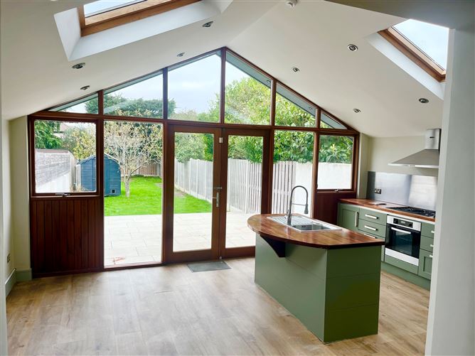 https://photos-a.propertyimages.ie/media/8/9/3/4962398/55dc72a6-e06d-41a2-b4f5-01c4e9fc2b8a_l.jpg