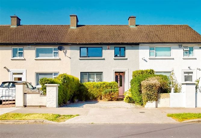 https://photos-a.propertyimages.ie/media/8/9/3/4962398/55dc72a6-e06d-41a2-b4f5-01c4e9fc2b8a_l.jpg