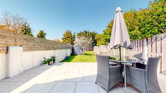 https://photos-a.propertyimages.ie/media/8/9/3/4962398/55dc72a6-e06d-41a2-b4f5-01c4e9fc2b8a_l.jpg