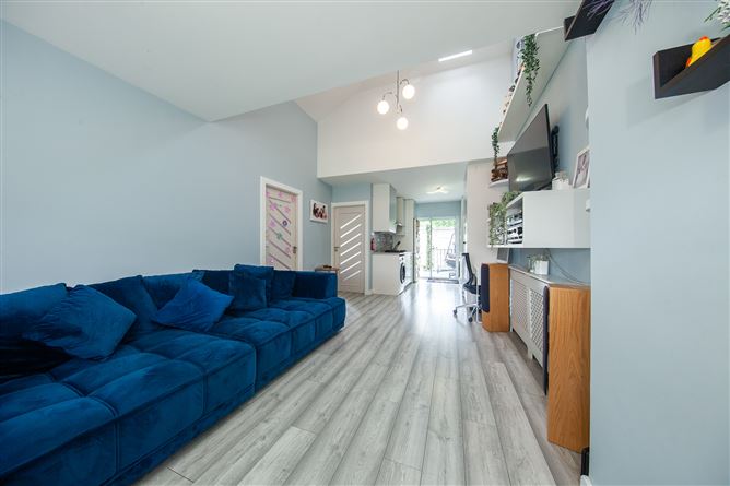 https://photos-a.propertyimages.ie/media/8/9/3/5017398/0a446b9d-d8da-400f-9c16-300626335e60_l.jpg