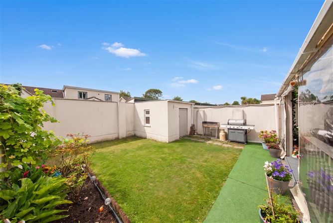 https://photos-a.propertyimages.ie/media/8/9/3/5017398/0a446b9d-d8da-400f-9c16-300626335e60_l.jpg
