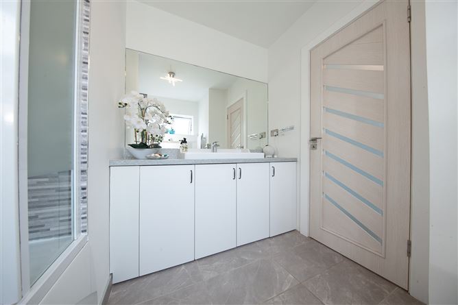 https://photos-a.propertyimages.ie/media/8/9/3/5017398/0a446b9d-d8da-400f-9c16-300626335e60_l.jpg