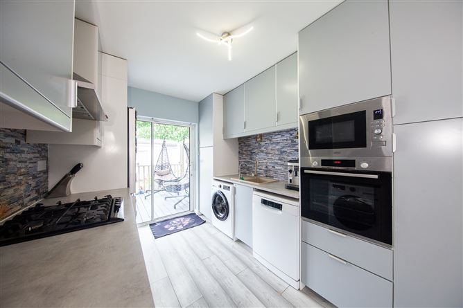 https://photos-a.propertyimages.ie/media/8/9/3/5017398/0a446b9d-d8da-400f-9c16-300626335e60_l.jpg