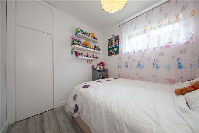 https://photos-a.propertyimages.ie/media/8/9/3/5017398/0a446b9d-d8da-400f-9c16-300626335e60_l.jpg