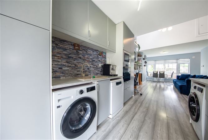 https://photos-a.propertyimages.ie/media/8/9/3/5017398/0a446b9d-d8da-400f-9c16-300626335e60_l.jpg