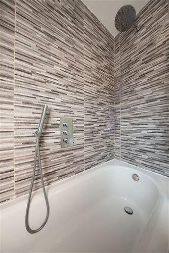https://photos-a.propertyimages.ie/media/8/9/3/5017398/0a446b9d-d8da-400f-9c16-300626335e60_l.jpg