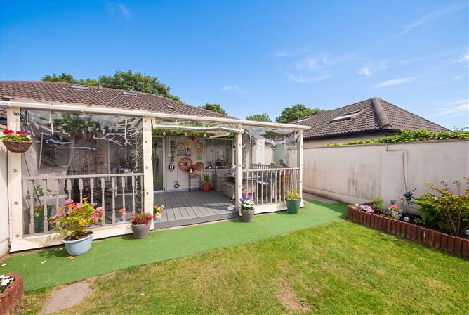 https://photos-a.propertyimages.ie/media/8/9/3/5017398/0a446b9d-d8da-400f-9c16-300626335e60_l.jpg