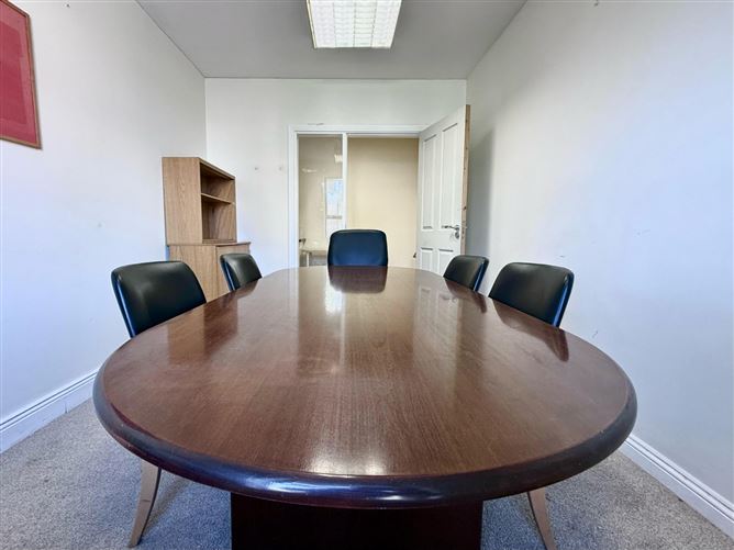 https://photos-a.propertyimages.ie/media/8/9/4/4928498/802d490a-44df-424c-aab2-1dbd989344da_l.jpg