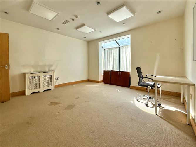 https://photos-a.propertyimages.ie/media/8/9/4/4928498/802d490a-44df-424c-aab2-1dbd989344da_l.jpg