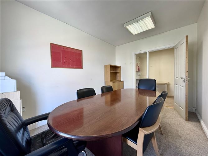 https://photos-a.propertyimages.ie/media/8/9/4/4928498/802d490a-44df-424c-aab2-1dbd989344da_l.jpg