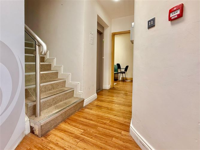 https://photos-a.propertyimages.ie/media/8/9/4/4928498/802d490a-44df-424c-aab2-1dbd989344da_l.jpg