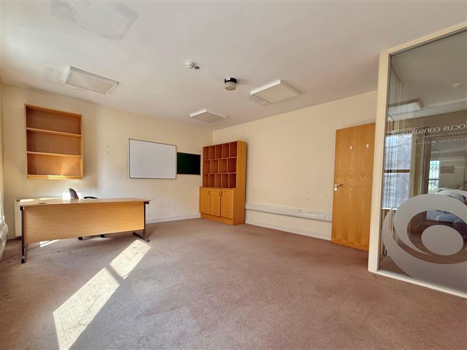 https://photos-a.propertyimages.ie/media/8/9/4/4928498/802d490a-44df-424c-aab2-1dbd989344da_l.jpg