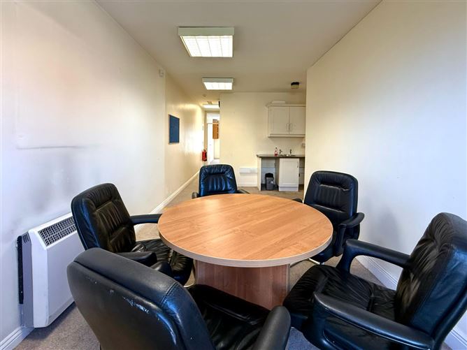 https://photos-a.propertyimages.ie/media/8/9/4/4928498/802d490a-44df-424c-aab2-1dbd989344da_l.jpg
