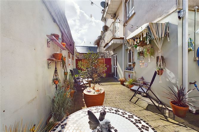 Apt 1. Carthage's House, St. Carthage's Avenue, Waterford City, Waterford