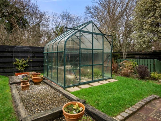 9 Hillview Crescent, Seafield Hotel and Spa Resort, Ballymoney, Co. Wexford