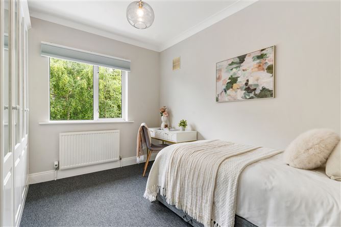 Photo 20 of 24 — 33 Holmwood, Brennanstown Road, Dublin 18