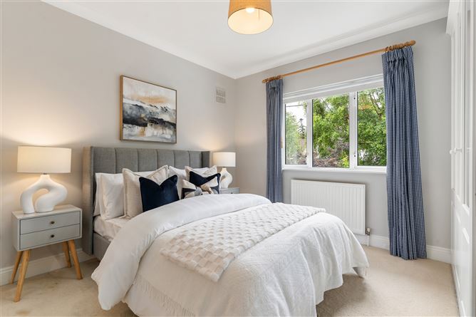 Photo 17 of 24 — 33 Holmwood, Brennanstown Road, Dublin 18