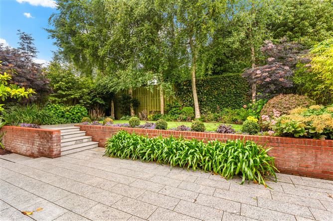 Photo 21 of 24 — 33 Holmwood, Brennanstown Road, Dublin 18