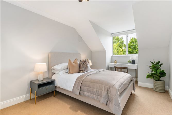 Photo 18 of 24 — 33 Holmwood, Brennanstown Road, Dublin 18