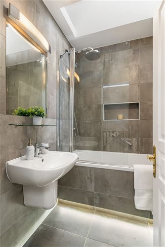Photo 19 of 24 — 33 Holmwood, Brennanstown Road, Dublin 18