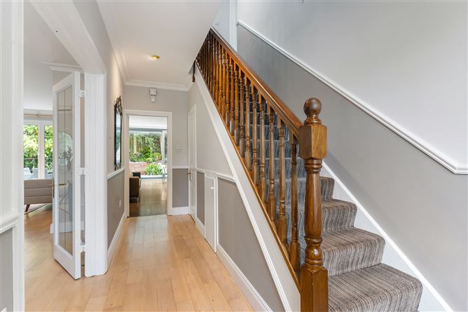 33 Holmwood, Brennanstown Road, Dublin 18