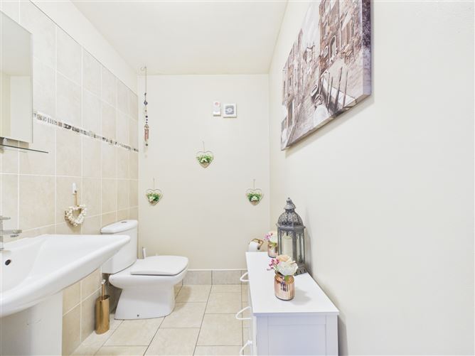Photo 11 of 27 — 79 RUSH HALL, MOUNTRATH, Co. Laois