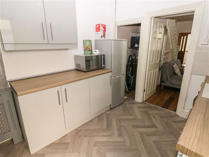 5 Pontardulais Road,Llangennech, Carmarthenshire, Wales