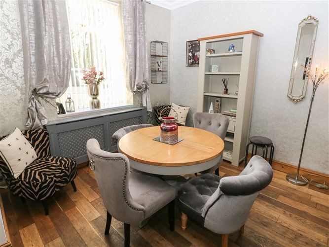5 Pontardulais Road,Llangennech, Carmarthenshire, Wales