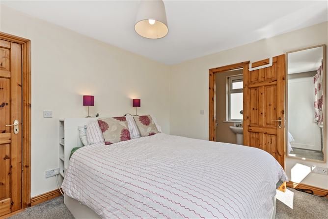 Photo 15 of 24 — 17 The Village, Ballylinan, Co. Laois