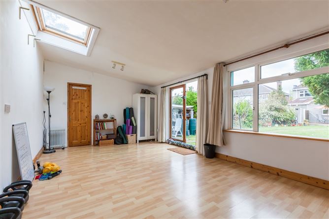 36 Pinewood Avenue, Glasnevin, Dublin 11.