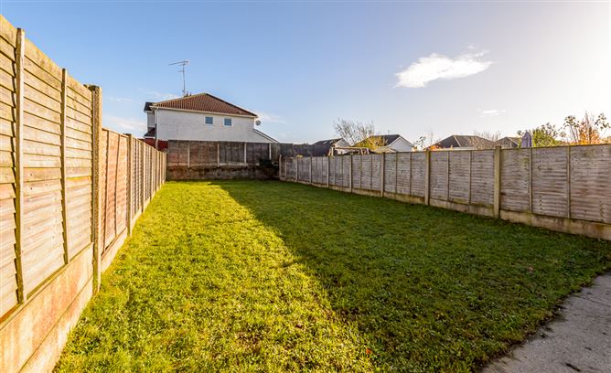 22 Clonmaggaddan Fort, Navan, Meath