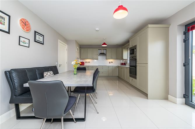 https://photos-a.propertyimages.ie/media/8/9/7/5019798/c63ac39a-a25a-494e-8cef-6790f95ef971_l.jpg