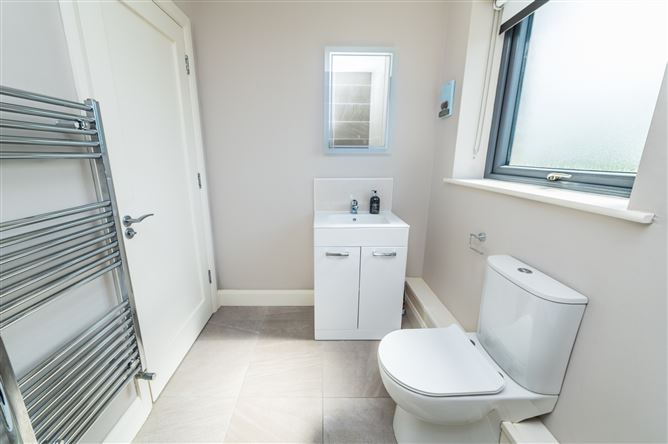https://photos-a.propertyimages.ie/media/8/9/7/5019798/c63ac39a-a25a-494e-8cef-6790f95ef971_l.jpg