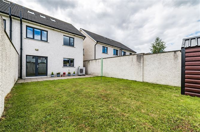 https://photos-a.propertyimages.ie/media/8/9/7/5019798/c63ac39a-a25a-494e-8cef-6790f95ef971_l.jpg