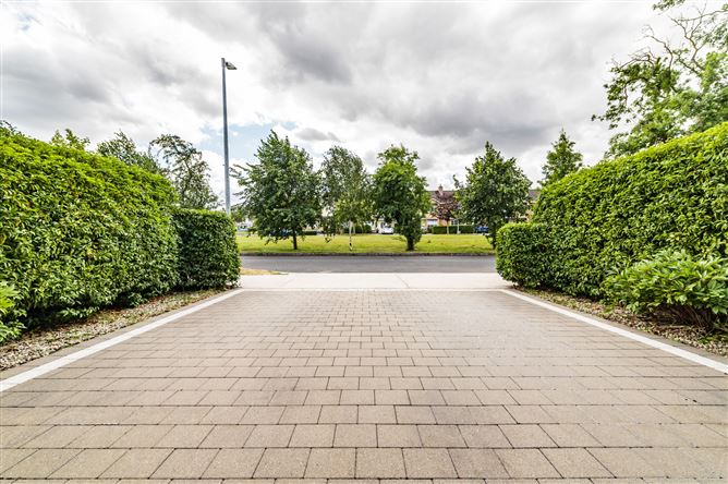 https://photos-a.propertyimages.ie/media/8/9/7/5019798/c63ac39a-a25a-494e-8cef-6790f95ef971_l.jpg