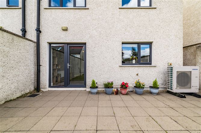 https://photos-a.propertyimages.ie/media/8/9/7/5019798/c63ac39a-a25a-494e-8cef-6790f95ef971_l.jpg