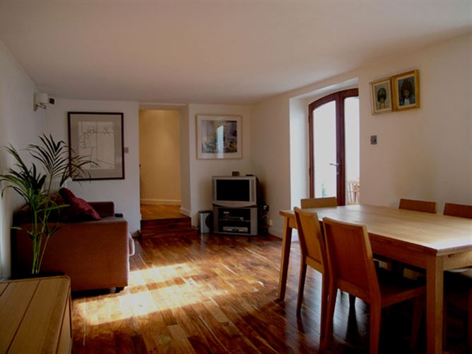 Rear Basement Apartment, 1 Eaton Square, Monkstown, Co. Dublin