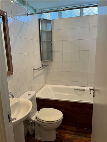Rear Basement Apartment, 1 Eaton Square, Monkstown, Co. Dublin