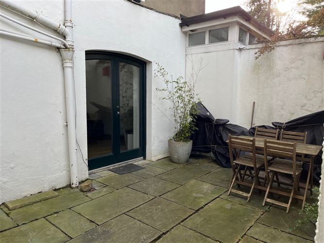 Rear Basement Apartment, 1 Eaton Square, Monkstown, Co. Dublin