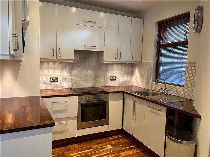 Rear Basement Apartment, 1 Eaton Square, Monkstown, Co. Dublin