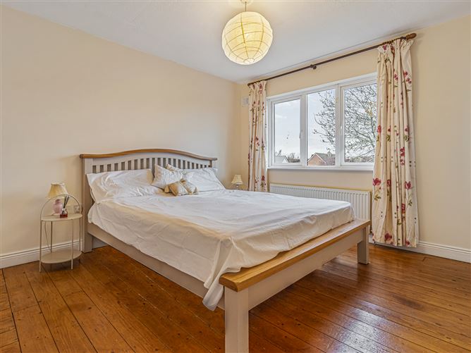 6 The Crescent, College Farm, Newbridge, Kildare