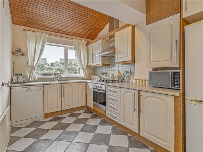 6 The Crescent, College Farm, Newbridge, Kildare