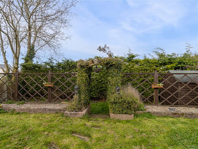 6 The Crescent, College Farm, Newbridge, Kildare
