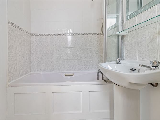 6 The Crescent, College Farm, Newbridge, Kildare