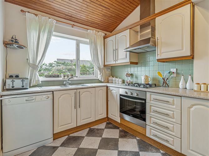 6 The Crescent, College Farm, Newbridge, Kildare