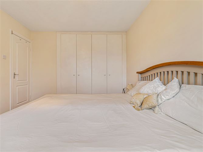 6 The Crescent, College Farm, Newbridge, Kildare